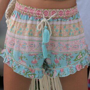 Z&L Europe Camellia Drawstring Waist Tassel Ruffle Hem Shorts Size Small b34